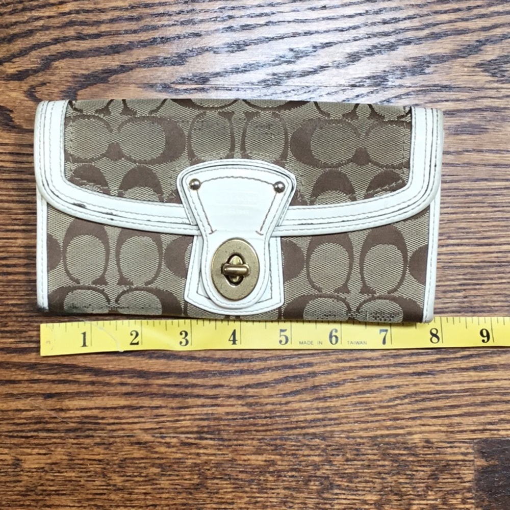 Coach Classic Wallet - Picture 8 of 9